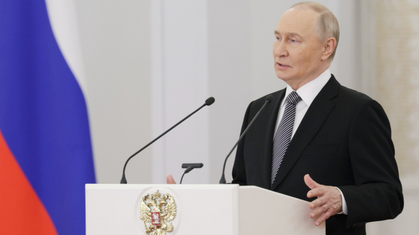 Путин поздравил два российских полка с присвоением наименований гвардейские