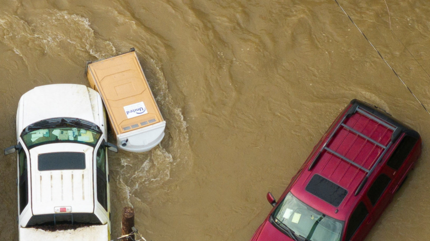 Несколько регионов Саудовской Аравии охватили сильные дожди и наводнения