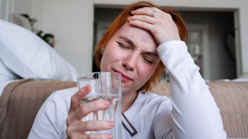 Шипучая иллюзия: почему средства от похмелья не помогают