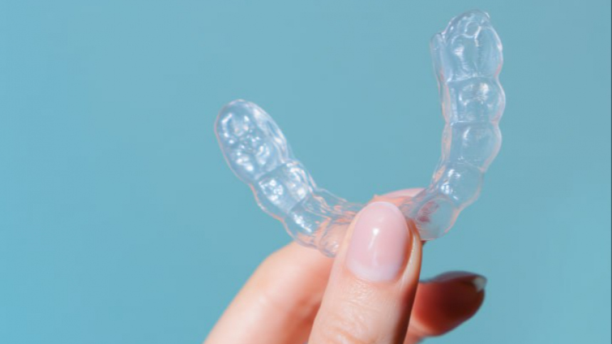 Силиконовое лечение: почему капы с маркетплейсов не спасают от ночного скрежета зубами