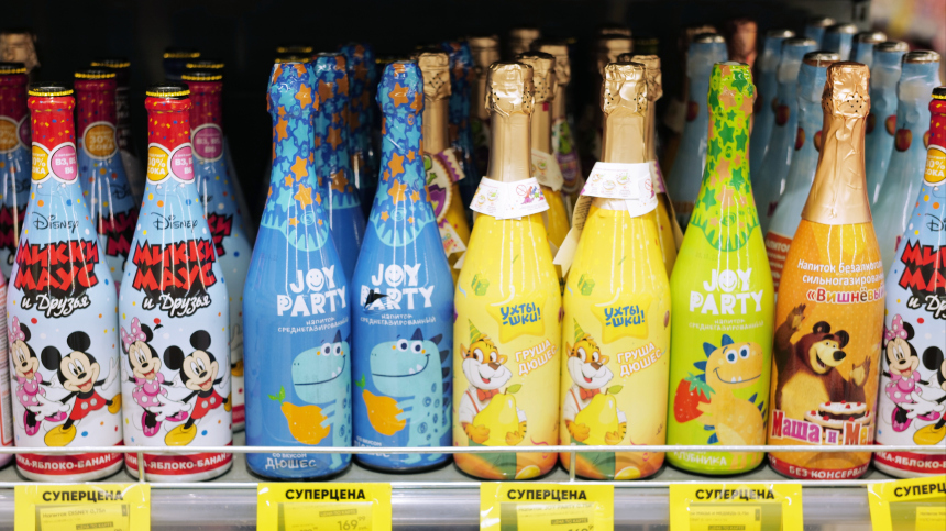Взрослый напиток: в Госдуме предложили запретить продажу детского шампанского