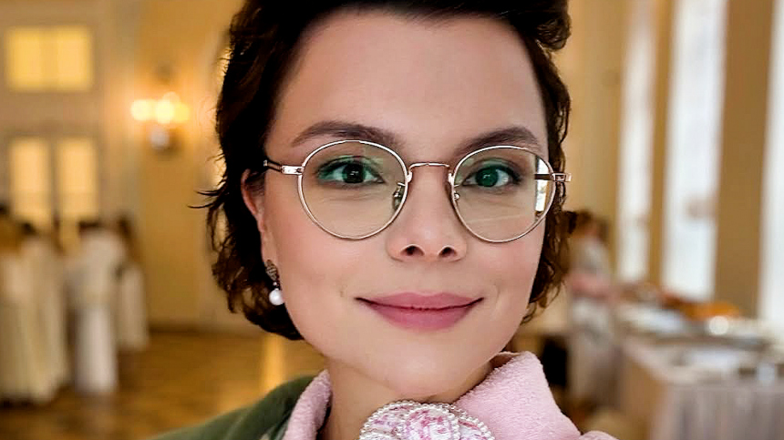 Прекрасный день: Брухунова появилась с детьми на балу в Доме Пашкова