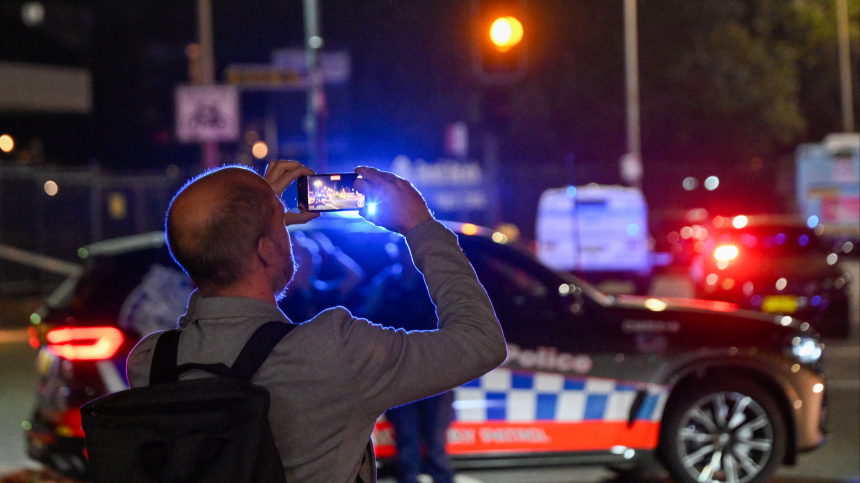 Число погибших в результате теракта в Сиднее возросло до 16 человек