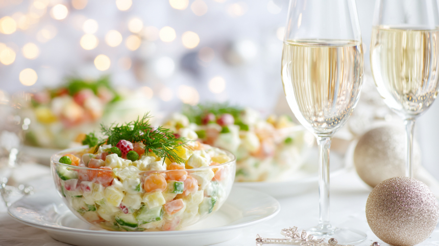 Сколько стоит Новый год: классический праздничный стол стал дороже на 15%