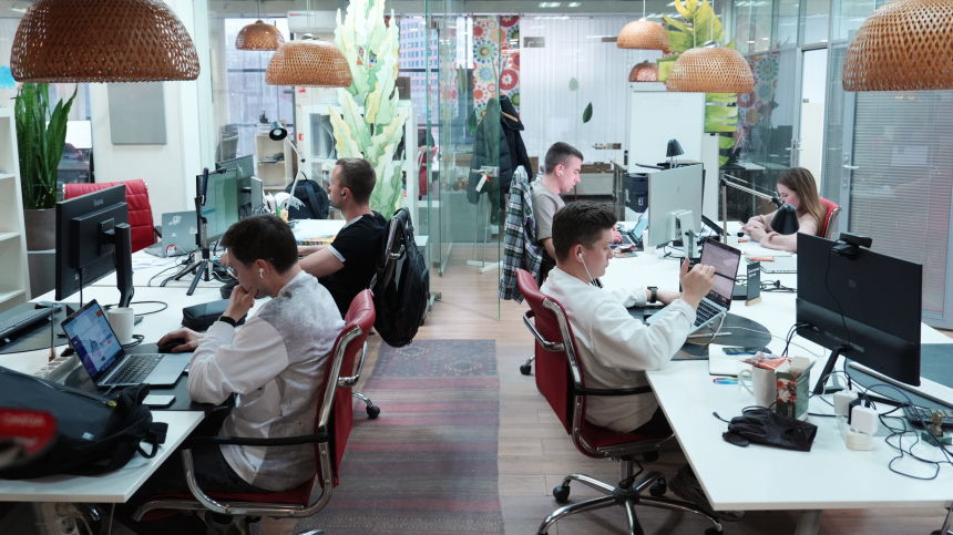 Главное разочарование года: кто в 2025-м останется без 13-й зарплаты