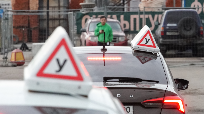 Ученик автошколы напал с ножом на инструктора в Москве