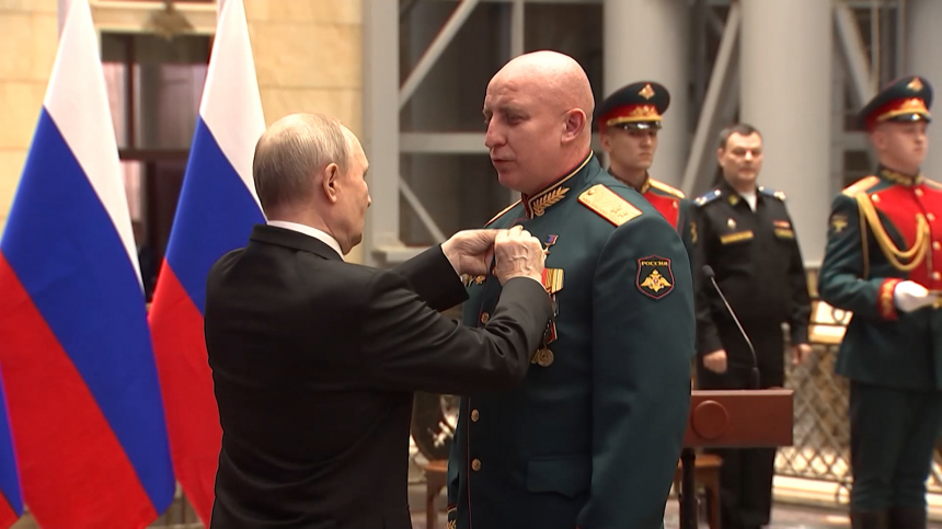 Путин наградил участвовавших в освобождении Северска военнослужащих