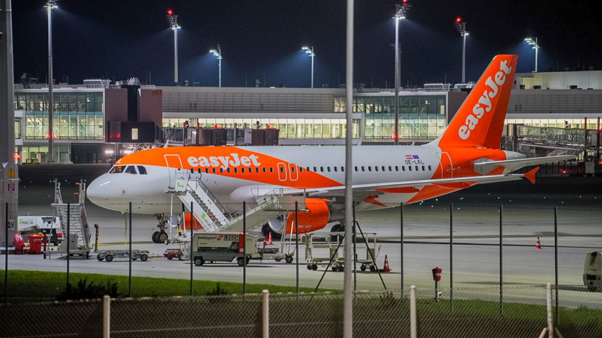 Она просто спит: британцы пронесли тело мертвой бабушки на борт самолета