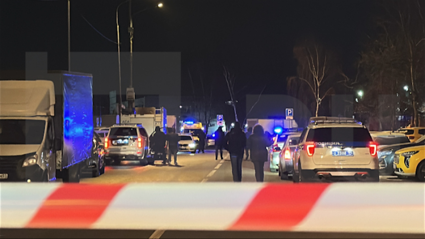 Дорога оцеплена, скорые, осколки, полиция: хлопок прогремел на юге Москвы