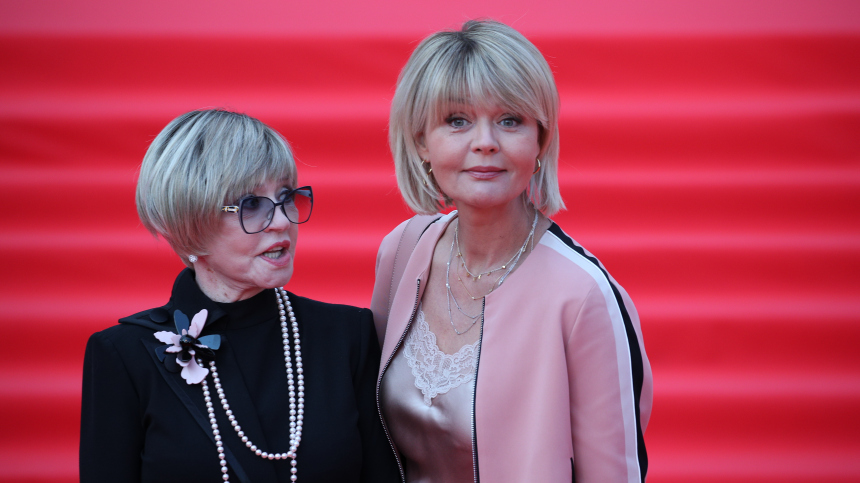 Мамы больше нет: Юлия Меньшова о смерти Веры Алентовой