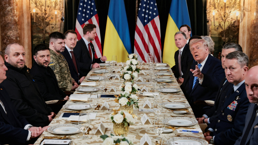 Трамп попросил журналистов покинуть переговоры с Зеленским