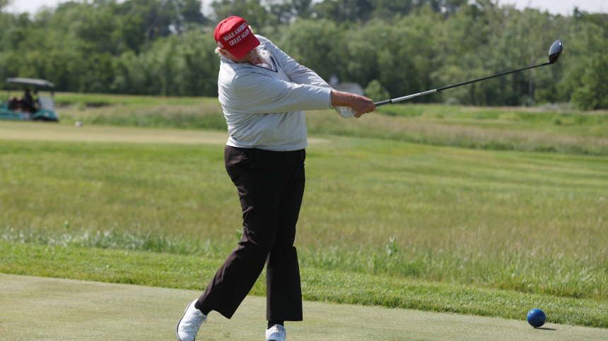 Дональд Трамп расторг соглашение об аренде полей для гольфа NLT