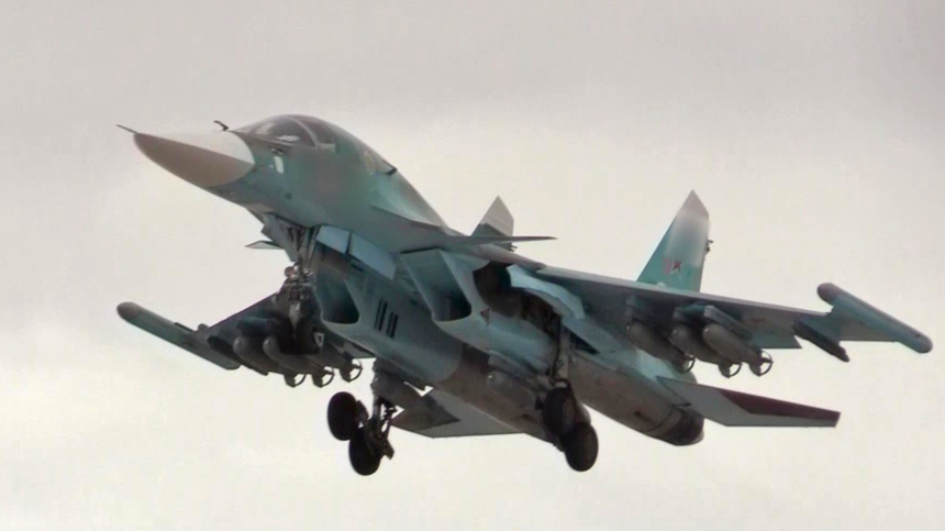 Су-34 уничтожил бронетехнику ВСУ. Лучшее видео из зоны СВО