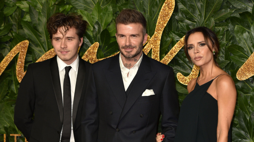 Сын Бекхэмов потребовал от родителей общаться с ним только через адвокатов