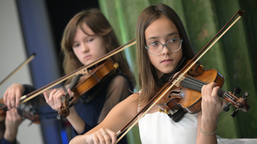 Собянин: За год в Москве обновили 30 зданий школ искусств