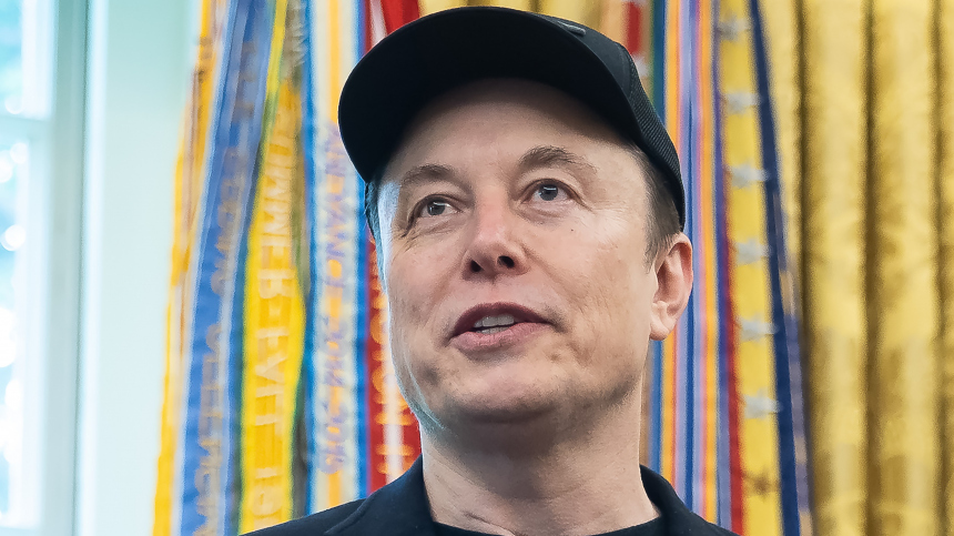 Илон Маск сделал репост дипфейка британского премьера Стармера в бикини