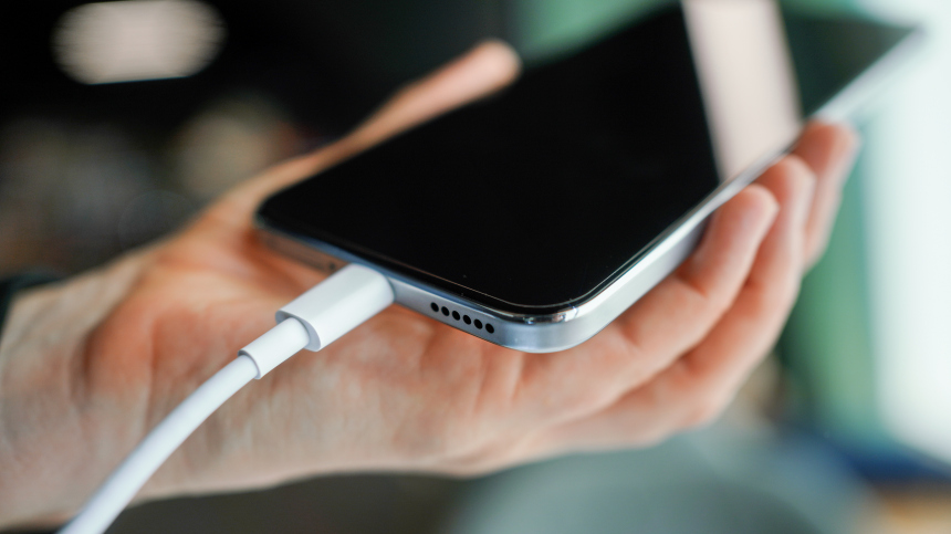 Международная ассоциация авиатранспорта ограничила провоз пауэрбанков на борту