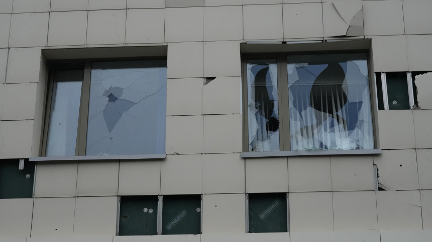 Последствия атаки БПЛА: в Таганроге повреждены дома и промзона