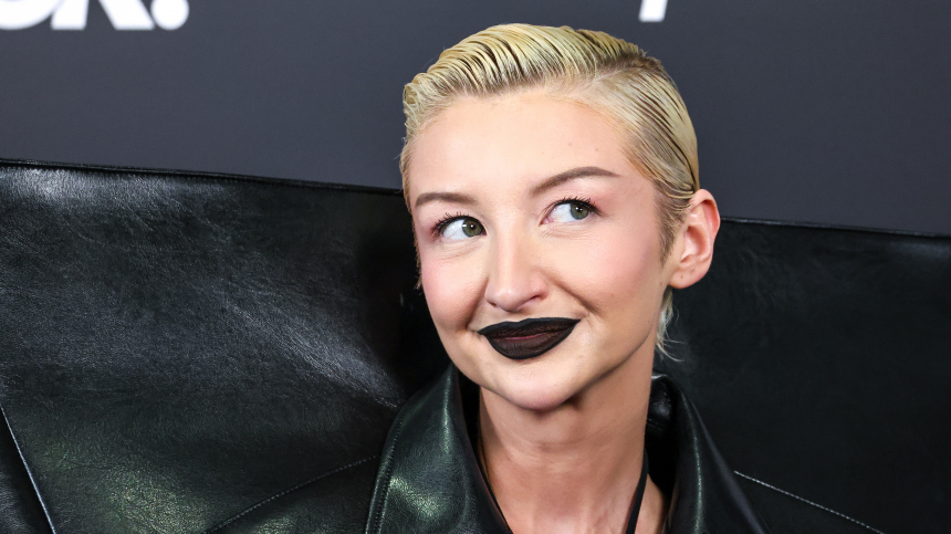 Креста на тебя нет: Марго Овсянникову раскритиковали за выбор наряда на Святки