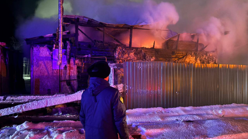 Пожар в частном доме в Якутии унес жизни троих детей