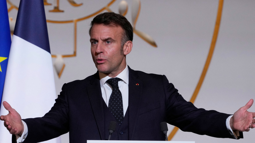 Спасите Францию: Макрону посоветовали отвлечься от Украины и Гренландии