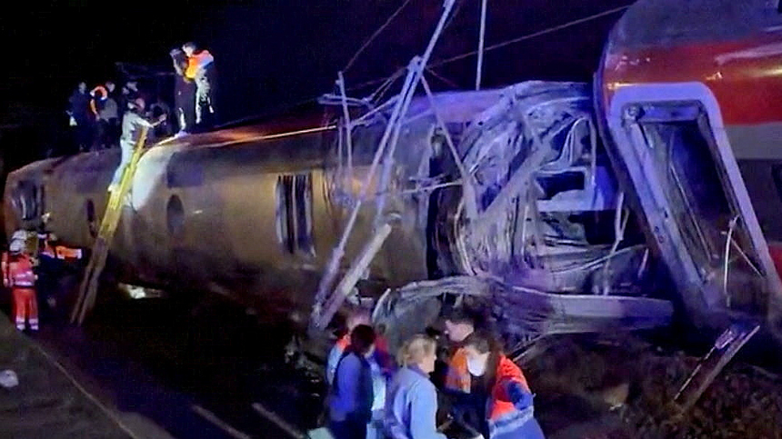 Число погибших при сходе поездов в Испании выросло до семи