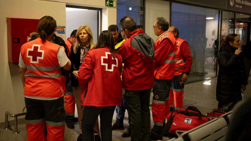 Число погибших при сходе поездов с рельсов в Испании выросло до 21