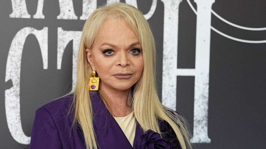 Судебные приставы приступили к принудительному выселению Ларисы Долиной