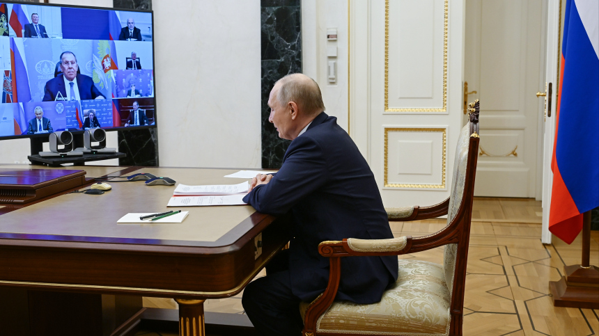 Путин обсудил с членами Совбеза участие РФ в строительстве многополярного мира