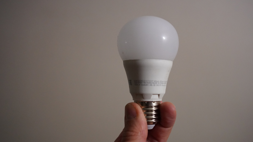 Роскачество обнаружило недостатки у 20 производителей светодиодных ламп