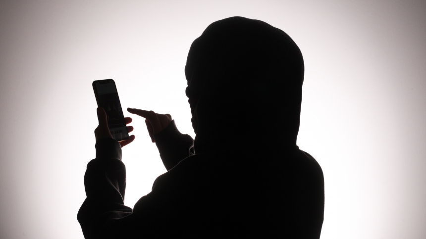 Хакеры нашли способ наживаться на ревности и желании россиян контролировать партнера