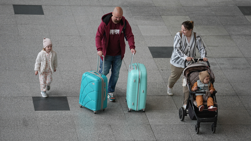 В России заработали новые правила для выезда за рубеж с детьми до 14 лет