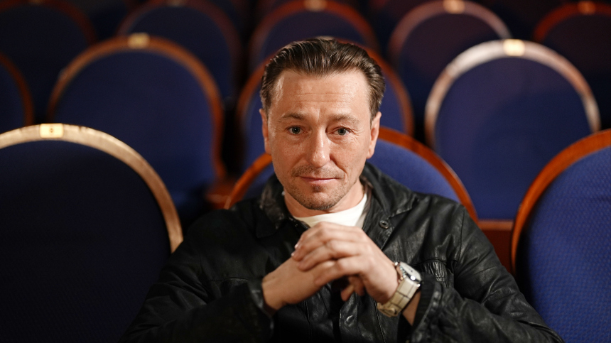 Никаких масок: Сергей Безруков выиграл суд над продавцом из Белгородской области