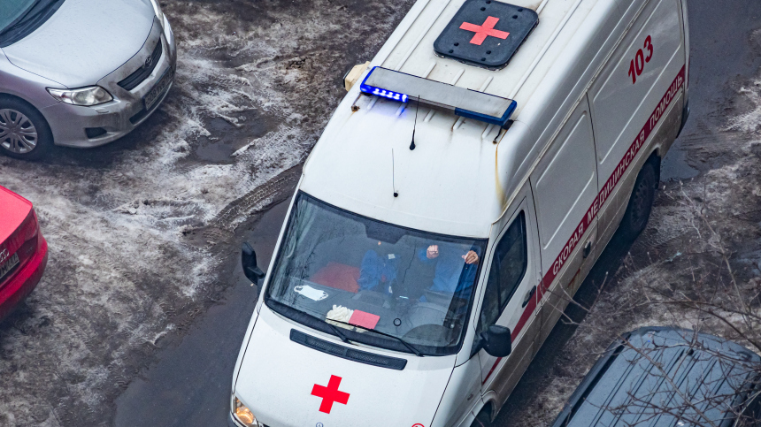 Не захотел пропускать: скорая с тяжелым пациентом остановилась на дороге из-за автохама