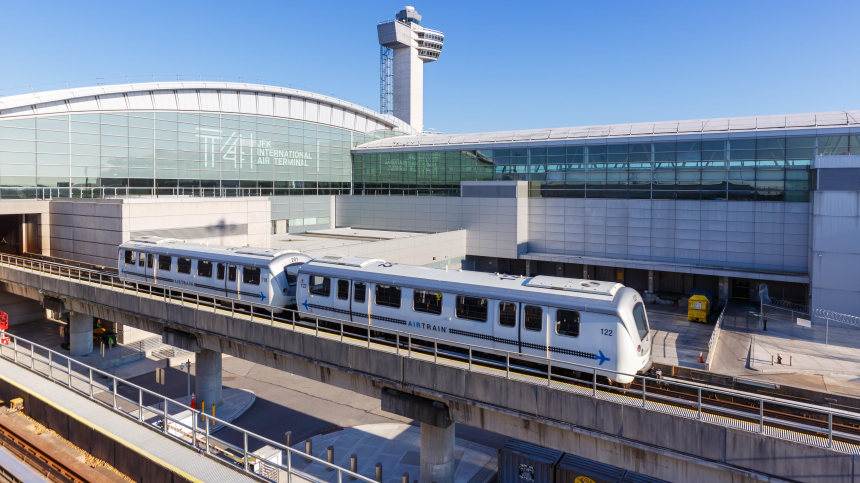 Захват терминала: бездомные терроризируют туристов в аэропорту Нью-Йорка