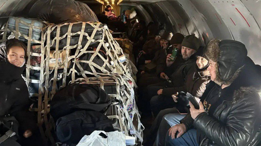 Клиентов иркутской авиакомпании посадили в грузовой самолет вместо пассажирского