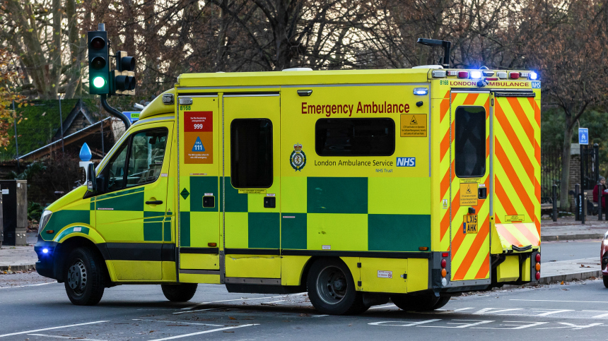 Опасное проявление нежности: двухлетний ребенок ослеп после поцелуя