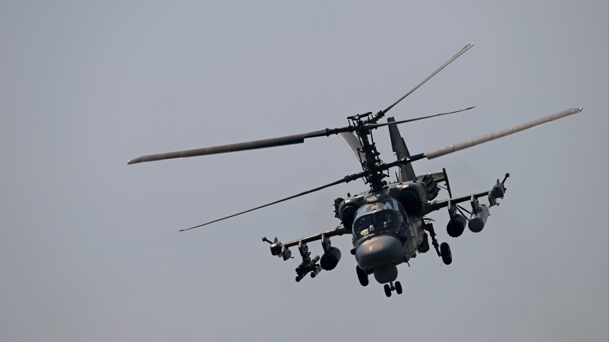 Ка-52М уничтожил живую силу и технику ВСУ. Лучшее видео из зоны СВО