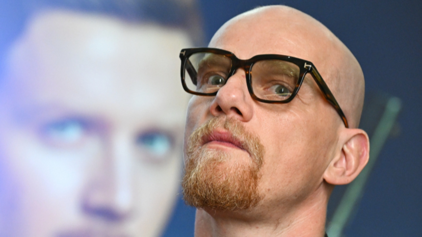 Решил, пойду с распущенными: Колокольников пошутил о своей прическе