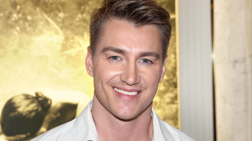 Заново открываем мир: Алексей Воробьев проводит каникулы с падчерицей