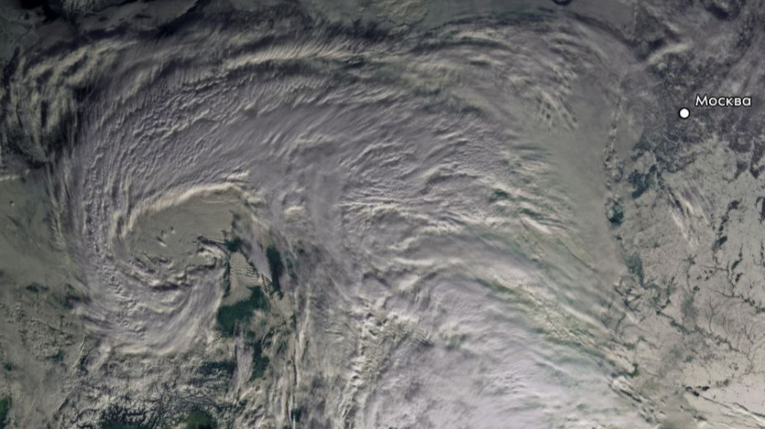 Роскосмос показал снежный циклон над Москвой фото из космоса