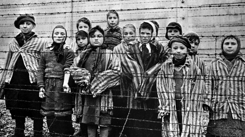 Чудовищные преступления: Путин призвал не забывать ужасы Освенцима