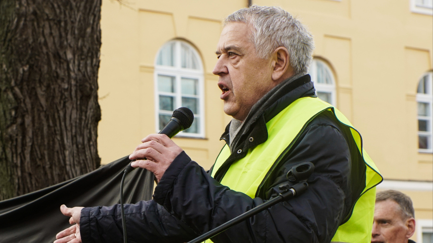 В Латвии осудили 71-летнего правозащитника Александра Гапоненко