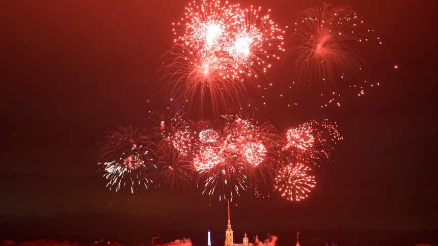 Празднование 82-й годовщины снятия блокады Ленинграда завершилось торжественным салютом