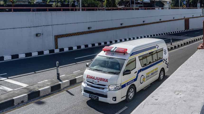 Сидел в позе лотоса и умер: тело россиянина нашли в отеле на Бали