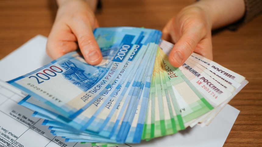 Повысят не всем: кому и как будут поднимать зарплаты в 2026 году