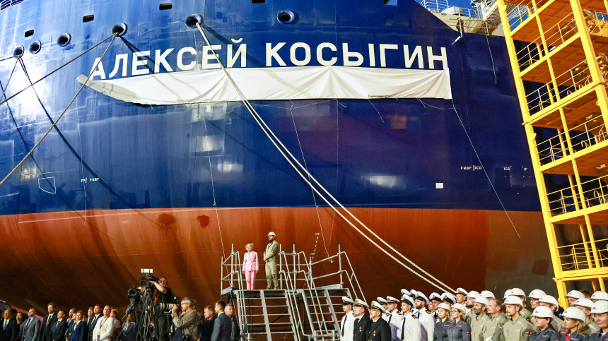 Российский танкер-газовоз Алексей Косыгин ушел на первую доставку