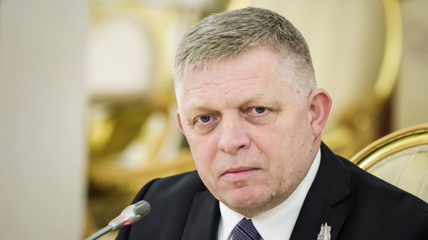 Что за чушь  Фицо иронично прокомментировал вояж Стармер в Китай