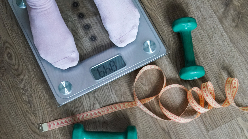 Ты не сорвалась: почему мы толстеем зимой и как сбросить вес без стресса