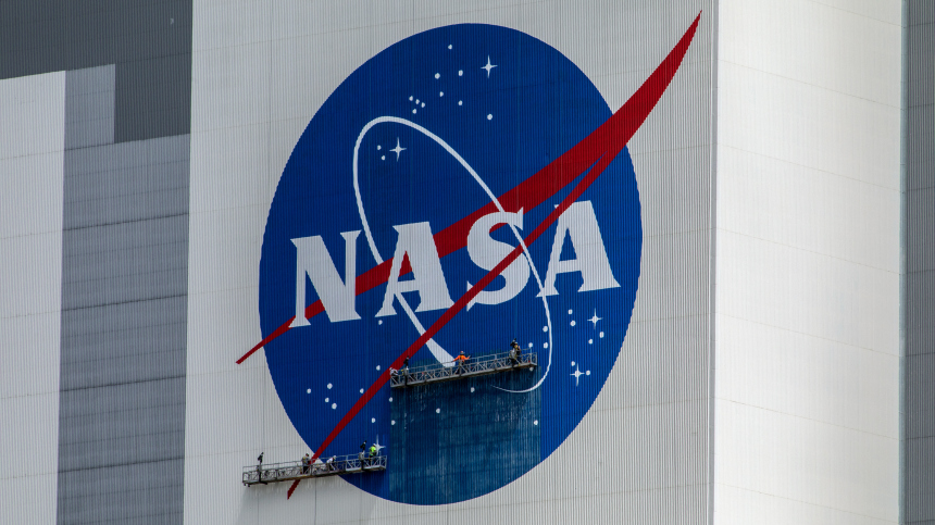 А был ли мальчик НАСА вновь откладывает возвращение на Луну